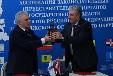 Парламенты Оренбуржья и Мордовии заключили соглашение o сотрудничестве